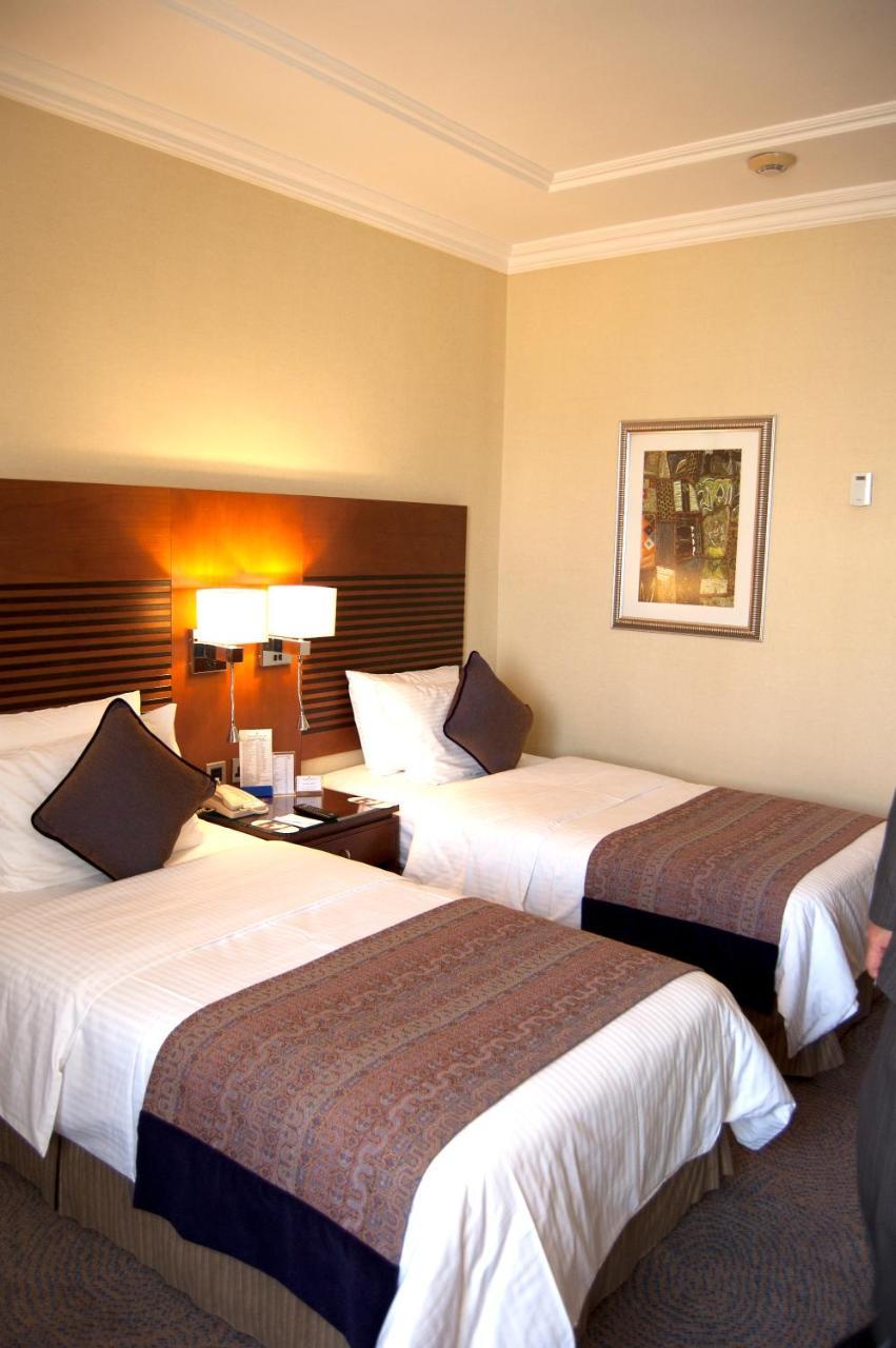 Golden Tulip Bahrain Hotel Manama Exterior foto