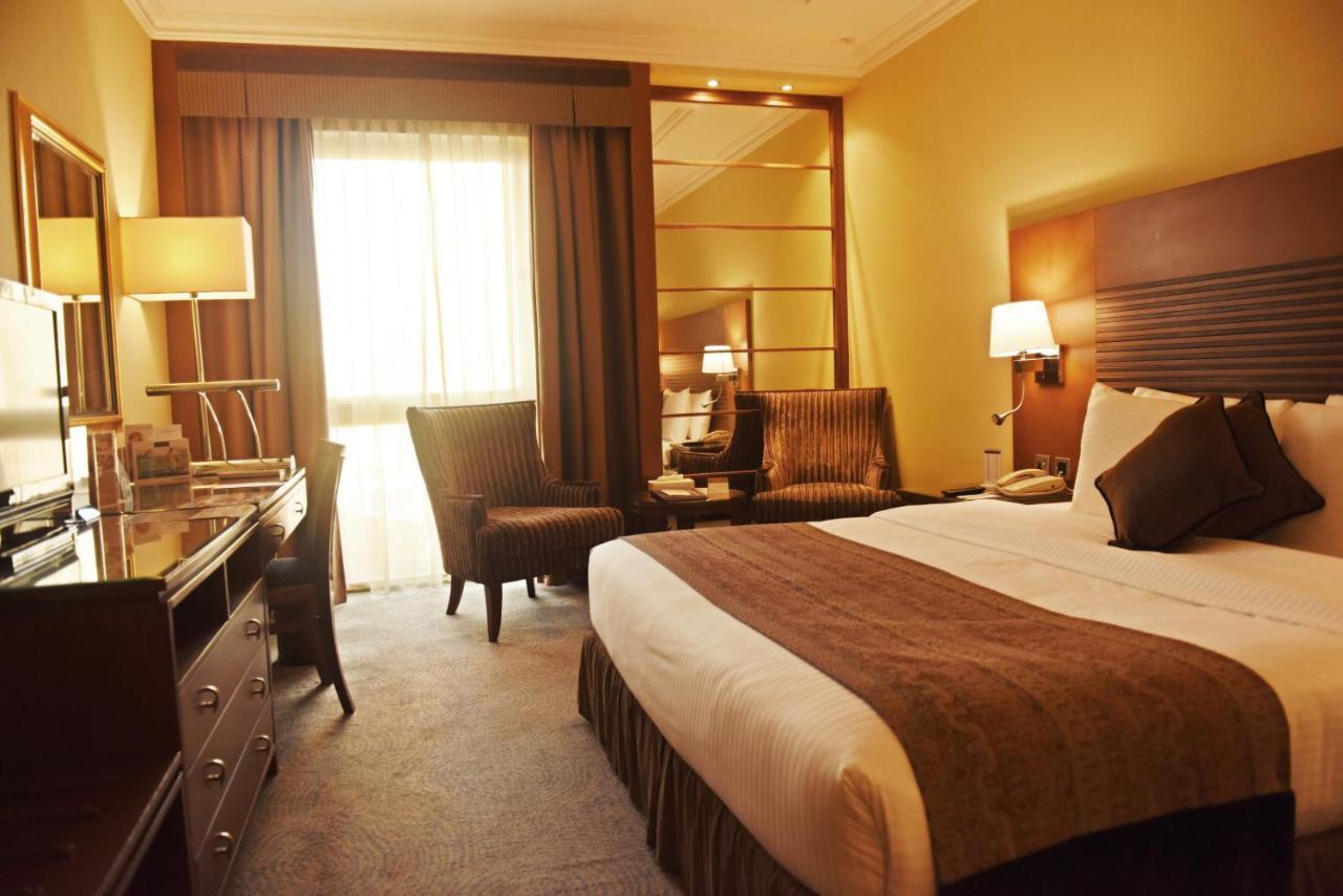 Golden Tulip Bahrain Hotel Manama Exterior foto