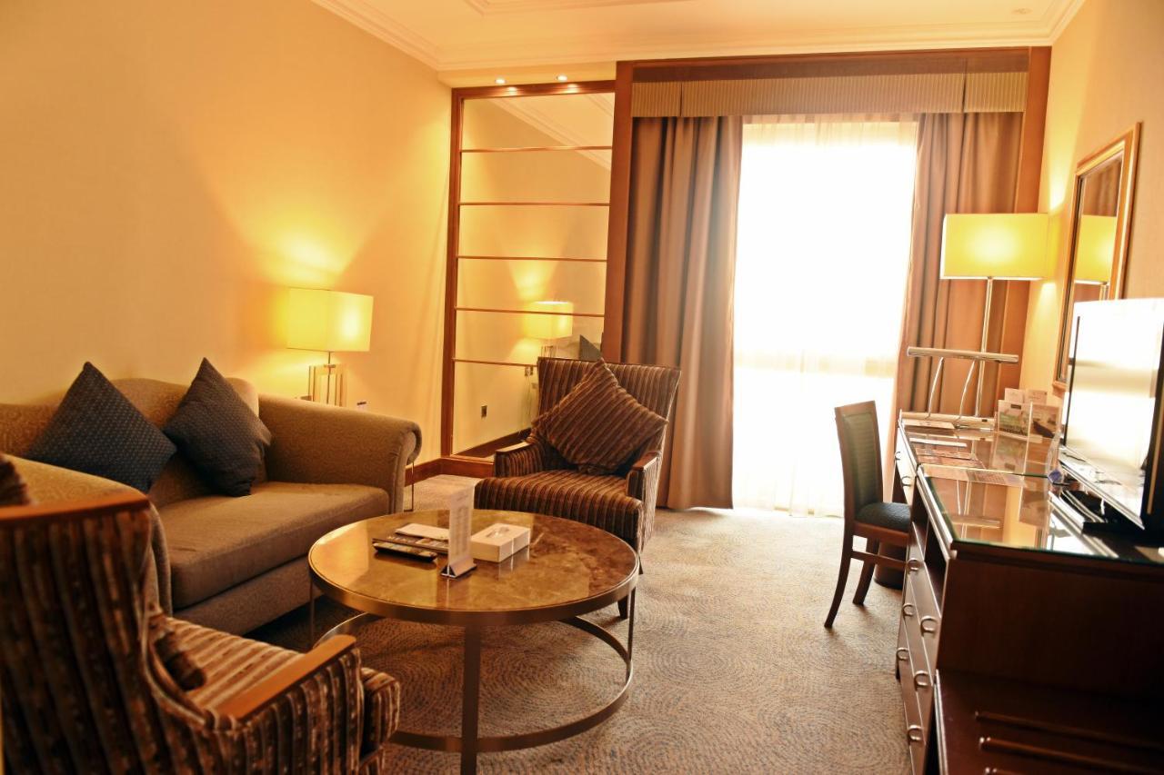 Golden Tulip Bahrain Hotel Manama Exterior foto