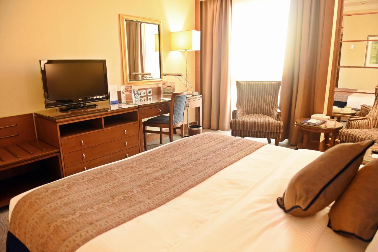 Golden Tulip Bahrain Hotel Manama Exterior foto